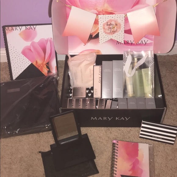 Mary Kay Starter Kit!💗 - Picture 1 of 8